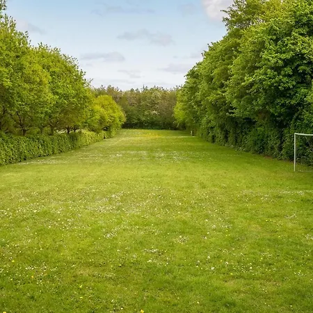 2 Bedroom Pet Friendly In Semesterbostad *